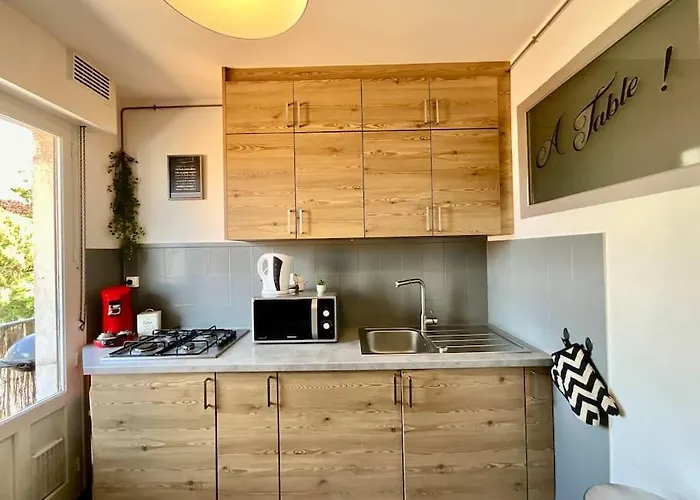 Epicea, Bel Avec Balcon Au Centre 热拉梅